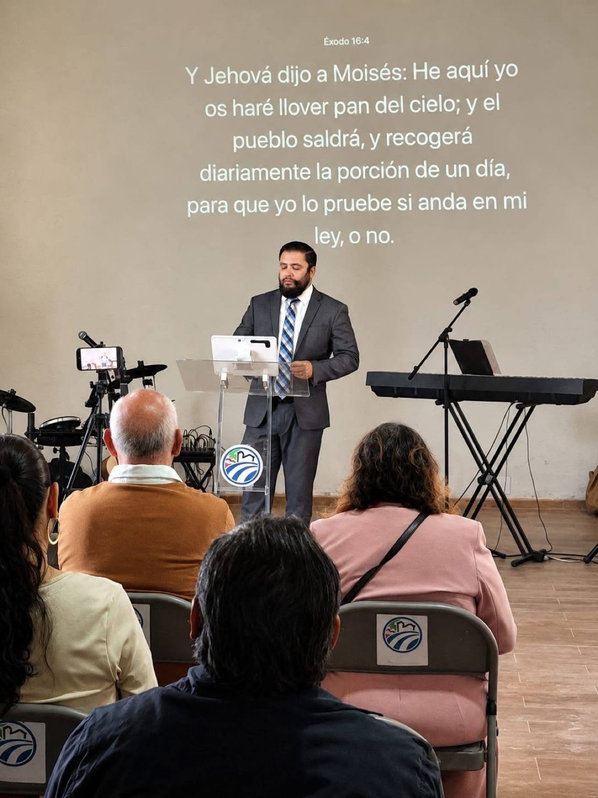 Congregación reunida en el culto
